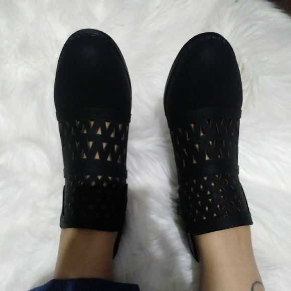 🚨Last Pair 🆕 Black Laser Cut Bootie - Picture 7 of 7